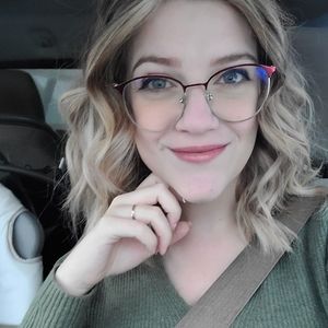 Meet your Posher, Emily